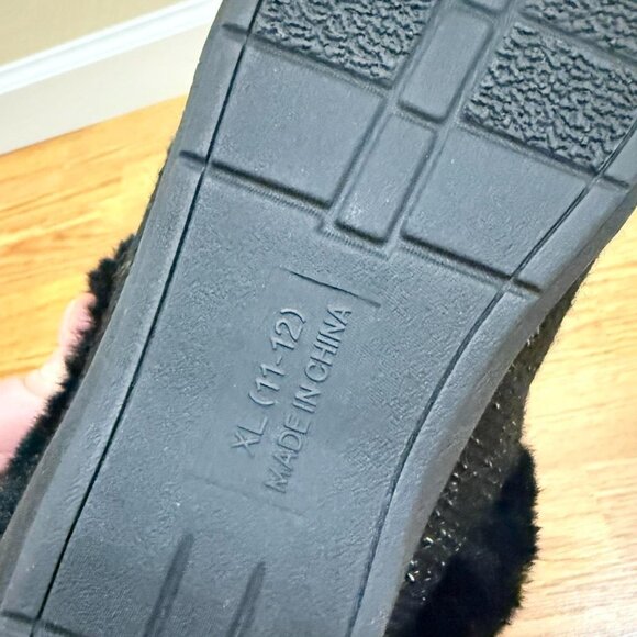 Old Navy Women's Black and White Slippers - Picture 7 of 8